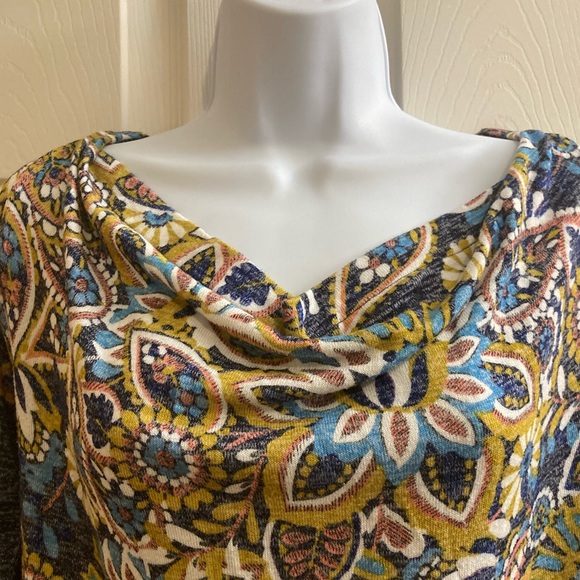 🌷Sweet light weight sweater sz Small - Picture 3 of 5